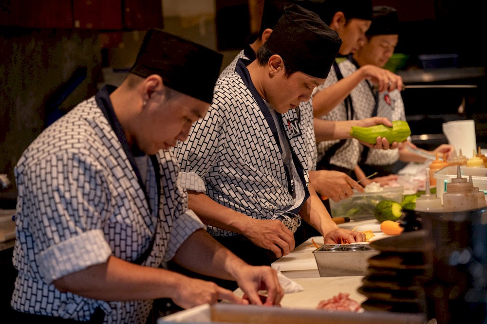 YEN Sushi & Sake Pub has professional chefs and promises to serve diners the most attractive dishes
